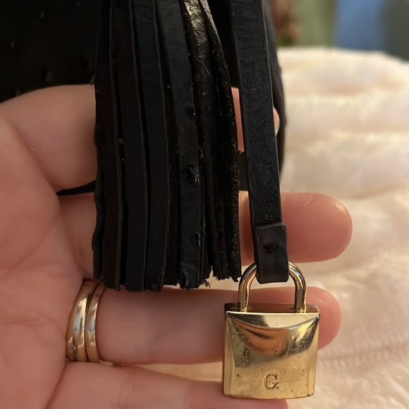 G.I.L.I. EUC Large leather hobo bag black with ostrich embossing - Picture 4 of 10